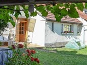Sami opravují starý domek v Brdech. Mají odvahu a nápady za pár korun idnes.cz 7.7.2016