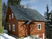 Stodolu na okraji Krkonoš sám předělal na pohádkovou chalupu idnes.cz 6.7.2016