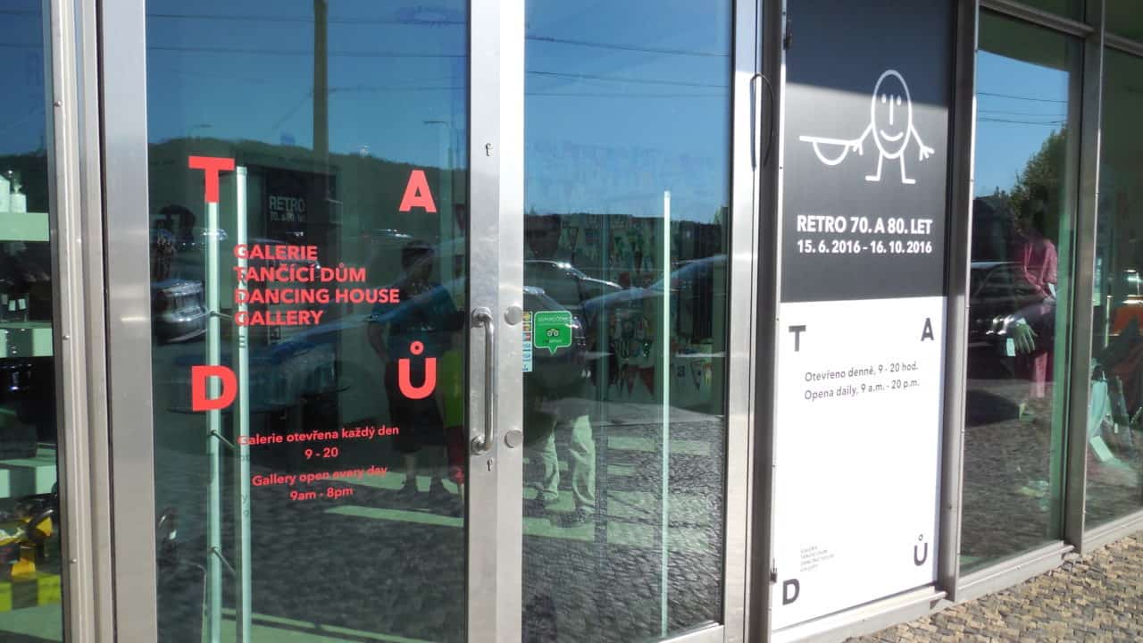 Tančící dům 02 vstup