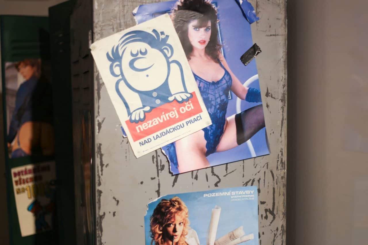 Retro plakáty ve skříňkách (retro_011)