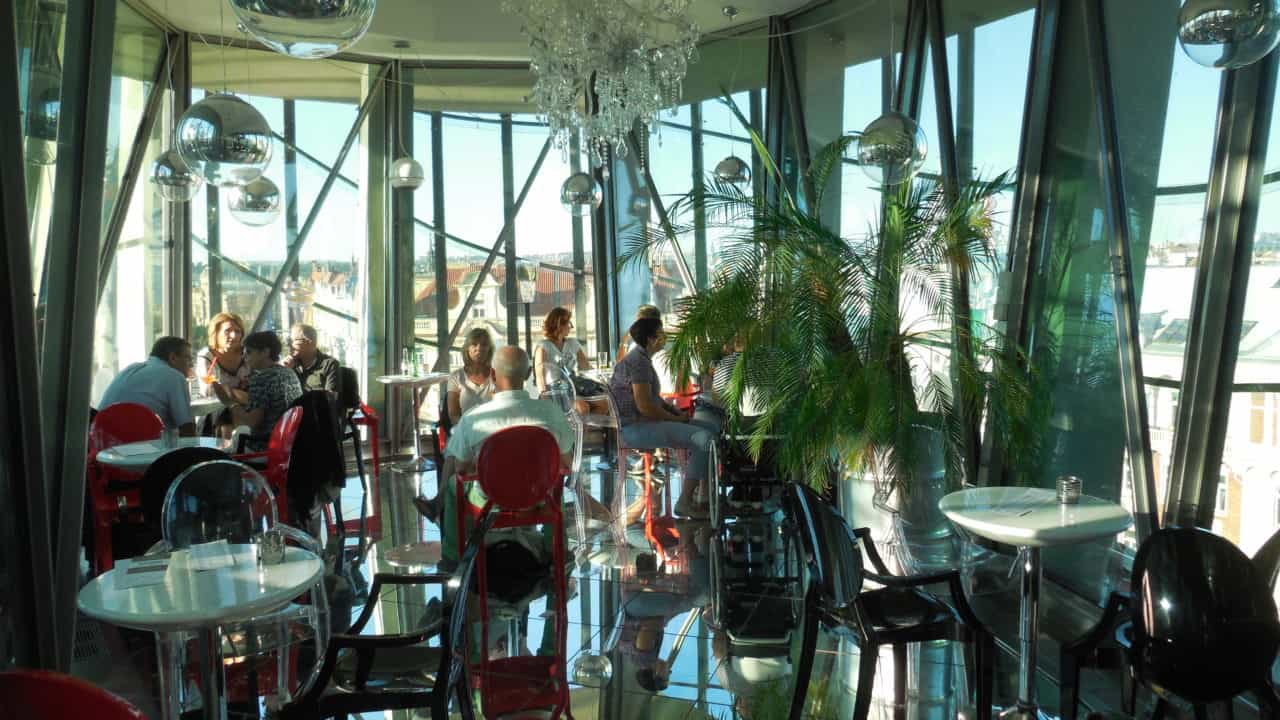 RETRO výstava 70. a 80. let - Tančící dům,restaurace 01