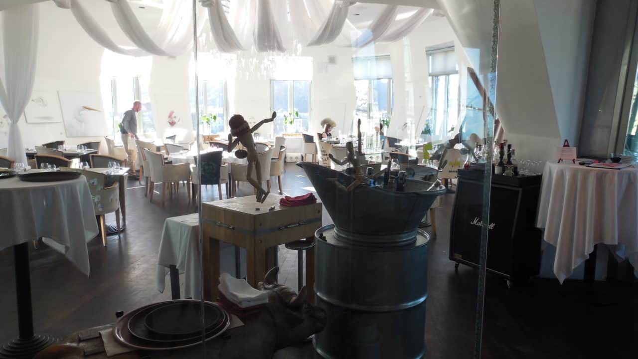 RETRO výstava 70. a 80. let - Tančící dům, kavárna 01