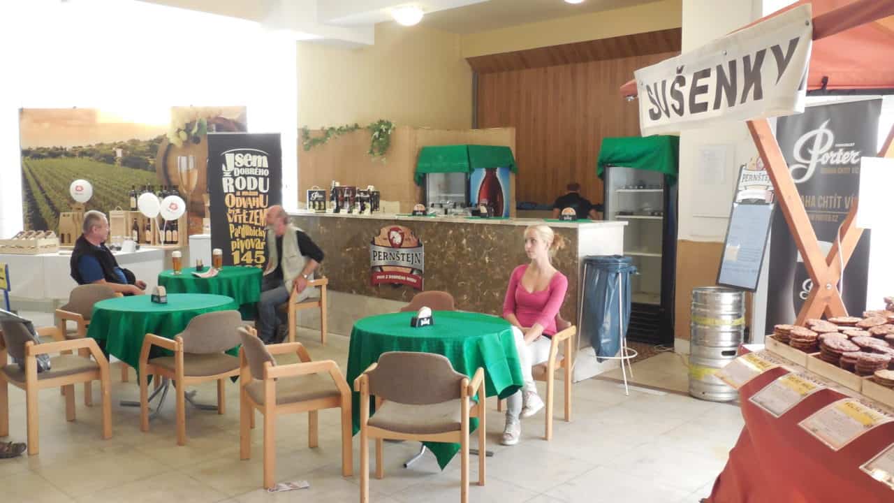 21. stavební výstava Pardubice - podzim 2016 - interiér - občerstvení uvnitř