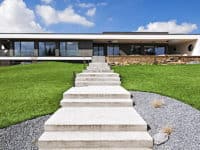 do-svahu-nad-mestem-architekti-usadili-dynamicky-monolit-novinky-cz-bydleni-20-9-2016