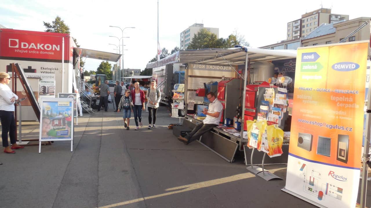 21. stavební výstava Pardubice - podzim 2016 - exteriér stánky Regulus, Dakon a občerstvení