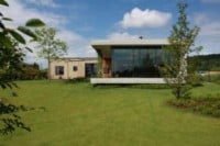 prizemni-dum-ve-vesnici-u-prahy-navrzeny-tak-aby-vyhovoval-potrebam-mlade-ctyrclenne-rodiny-home-bydleni-13-12-2016