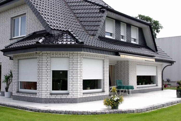 Bílé venkovní rolety