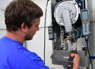 10 nejčastějších otázek a mýtů o kotlíkových dotacích Servisní prohlídka plynového kotle technikem (Thermona) 2