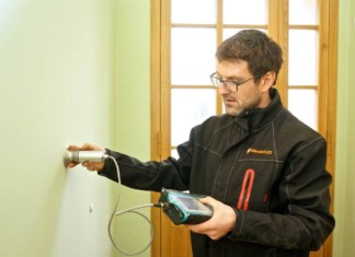 Uvažujete o zateplení domu? Zjistěte nejprve vlhkost zdí