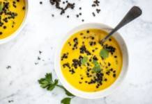 Příprava tradiční novoroční polévky s pomocí páry