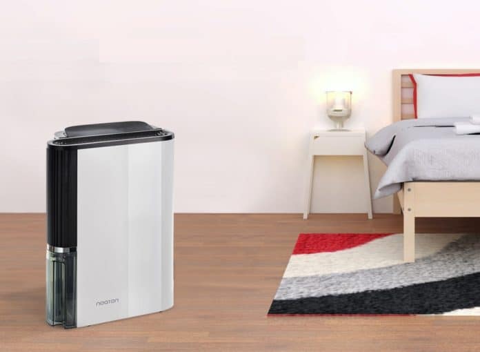 Mobilní klimatizace u postele