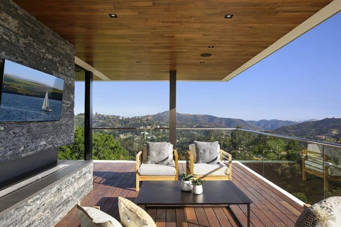 Reproduktory Origin Acoustics na terase