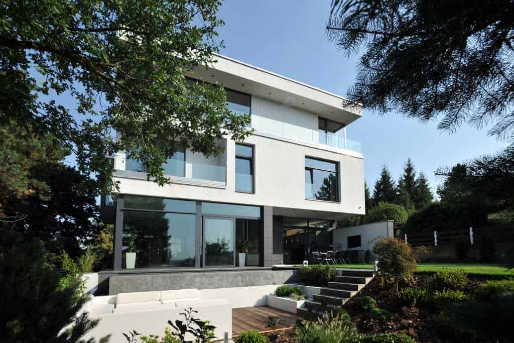 Vila Barrandov (Zumtobel) - pohled zvenčí ve dne