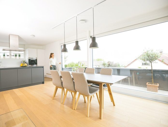 Zehnder Comfo Valve Luna E v kuchyni - širší pohled