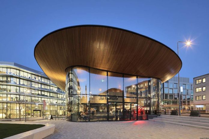 Budova ING Amsterdam, Nizozemsko, ohýbaná skla - foto č.1