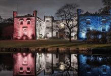 Návštěva – luxusní nasvětlení moderní architektury i historických památek Towneley Hall poblíž Burnley, Anglie - foto 1