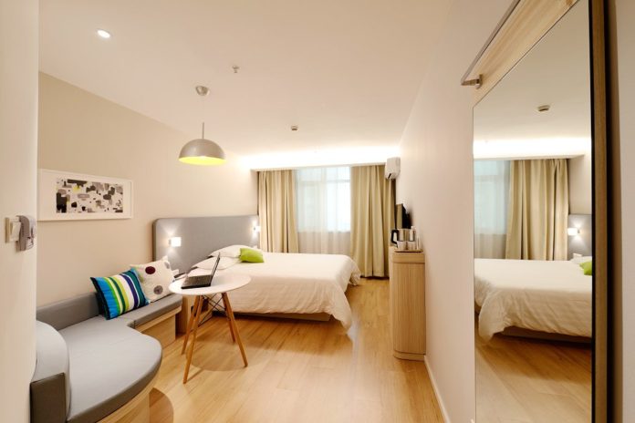 Amirro zrcadlo v interiéru, ilustrační foto 2