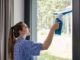 Je potřebná údržba plastových oken a dveří? A jak na to? Čištění oken - vysavač na okna - aku stěrka