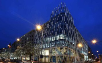 Na návštěvě v The Flow Building v Praze před otevřením – osvětlení The Flow Building Praha - noční pohled na budovu