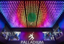 Třpytivé uvítání v Palladiu – český křišťál v mnoha barvách Preciosa Lighting - Palladium 01