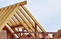 Dřevěný materiál a střešní krovy roof-truss-3339206_1024px_w (Pixabay)
