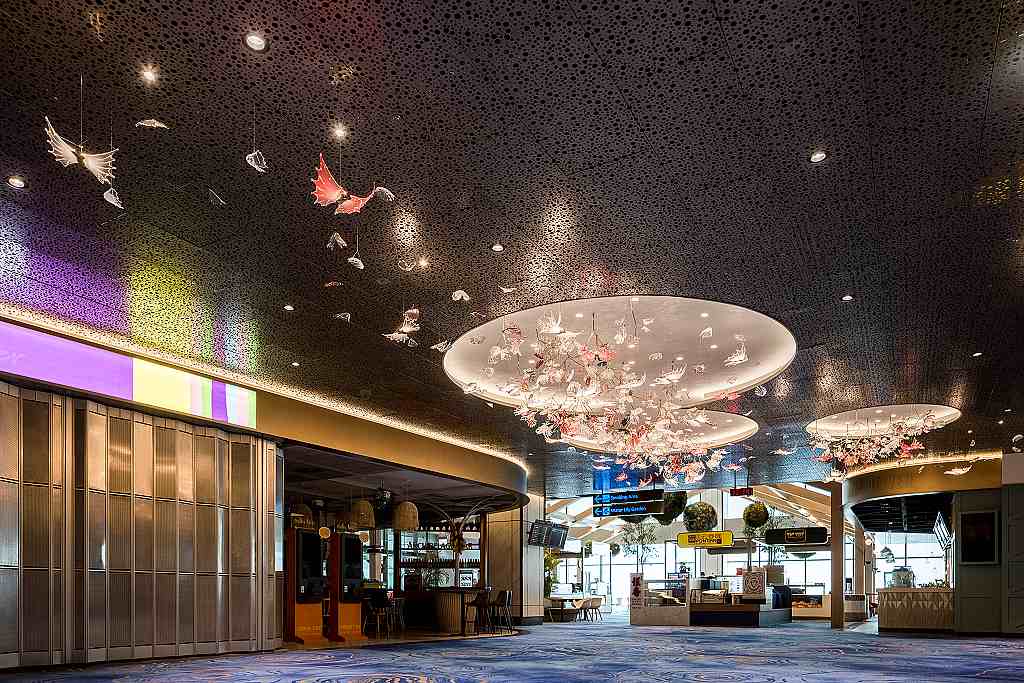 Preciosa Lightning - světelná expozice v Changi Airport Singapore 3