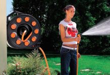 Suché období – jak udržet trávník stále zelený? Zalévání trávníku s produkty Claber (foto Hecht)