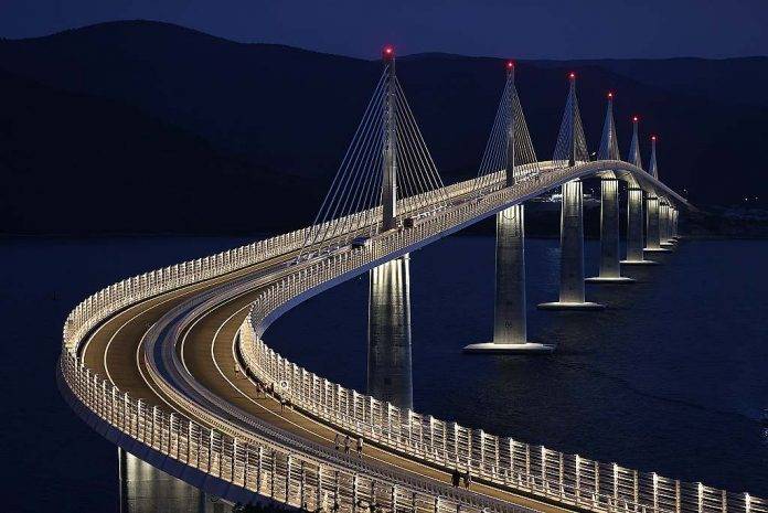 Most na Pelješac, Pelješski most - foto od Zumtobel, se svítidly Thorn Isaro Pro