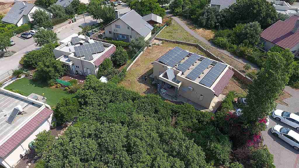 Solární panely na střechách (foto Pixabay)