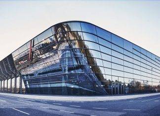 Architektura Zahy Hadid a moderního skla v NürnbergMesse NürnbergMesse (foto 52523062725)