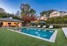 Jak se (také) bydlí v Kalifornii – díl 2 – Sylvester Stallone Dům na prodej - Sylvester Stallone - foto 01 (Dirt.com)