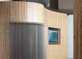 Rovný, rohový či do oblouku? Je tu chameleon mezi radiátory Designový radiátor Zehnder Charleston, ohnutý, povrch Technoline