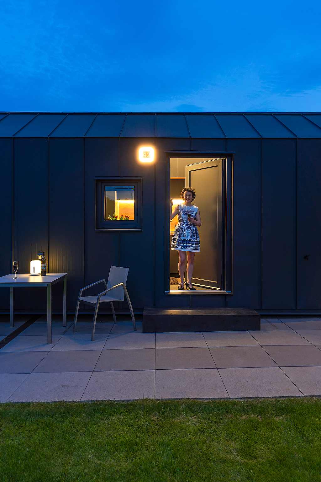 DomeZcech venkovní pohled večer