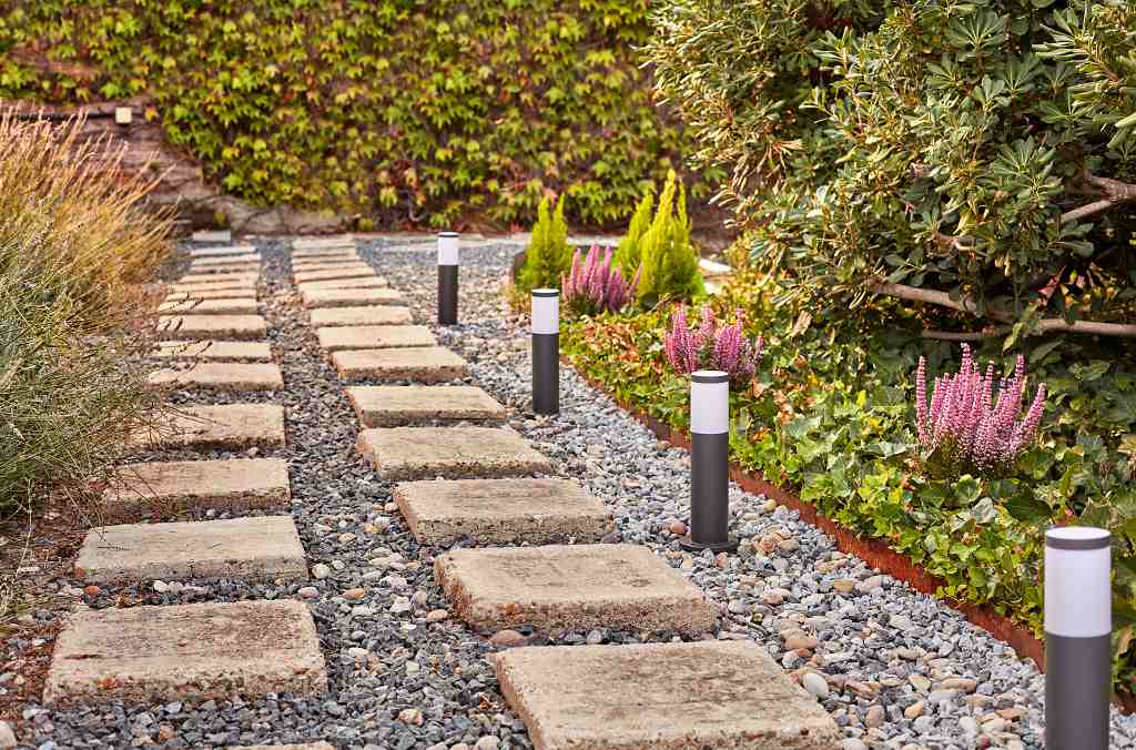 Philips LED Low Voltage Utrech Pedestal