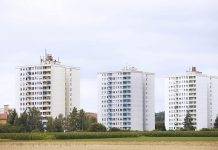 Pokles cen starších bytů zastavil, koupíte je však levněji, než vloni Starší byty v panelových domech (Pixabay 2138933)