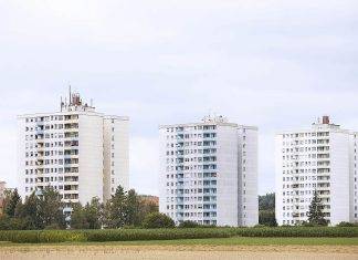 Pokles cen starších bytů zastavil, koupíte je však levněji, než vloni Starší byty v panelových domech (Pixabay 2138933)