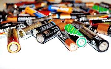 Velký průvodce světem baterií k mezinárodnímu dni baterií (18. února) Různé druhy AA baterií (foto battery-22119 z Pixabay)