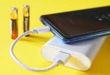 Jak prodloužit životnost baterií – pomůže správné nabíjení i aplikace Dobíjení bateriovýxh spotřebičů, mobilního telefonu, powerbanka, baterie, články (Pixabay Smartphone-4396170)
