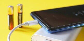 Jak prodloužit životnost baterií – pomůže správné nabíjení i aplikace Dobíjení bateriovýxh spotřebičů, mobilního telefonu, powerbanka, baterie, články (Pixabay Smartphone-4396170)