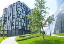 Jaro 2024 – ideální doba na koupi nemovitostí, ceny půjdou opět nahoru Moderní bytový dům - ilustrační foto (viviendas-ferrater-909875 Pixabay)