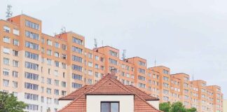 Růstový trend starších domů i bytů pokračuje, v Praze ceny stagnovaly Rodinný dům a panelový dům, praha, ilustrační foto redakce