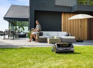 Nová robotická sekačka Kärcher s GPS a umělou inteligencí Robotická sekačka Kärcher RCX 6 v praxi u rodinného domu