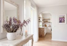 Dům jako letní útočiště – 7 tipů na letní interiér v přírodním stylu Dům s letní, prázdninovou atmosférou