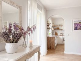 Dům jako letní útočiště – 7 tipů na letní interiér v přírodním stylu Dům s letní, prázdninovou atmosférou