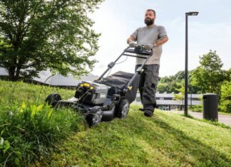 Vyšší tráva může v horkých letních dnech snížit teplotu až o 12 stupňů Karcher sekání trávy v létě