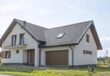 Jak vybrat střechu, která vydrží celý život domu Plechová střecha na rodinném domě
