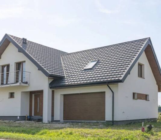 Jak vybrat střechu, která vydrží celý život domu Plechová střecha na rodinném domě